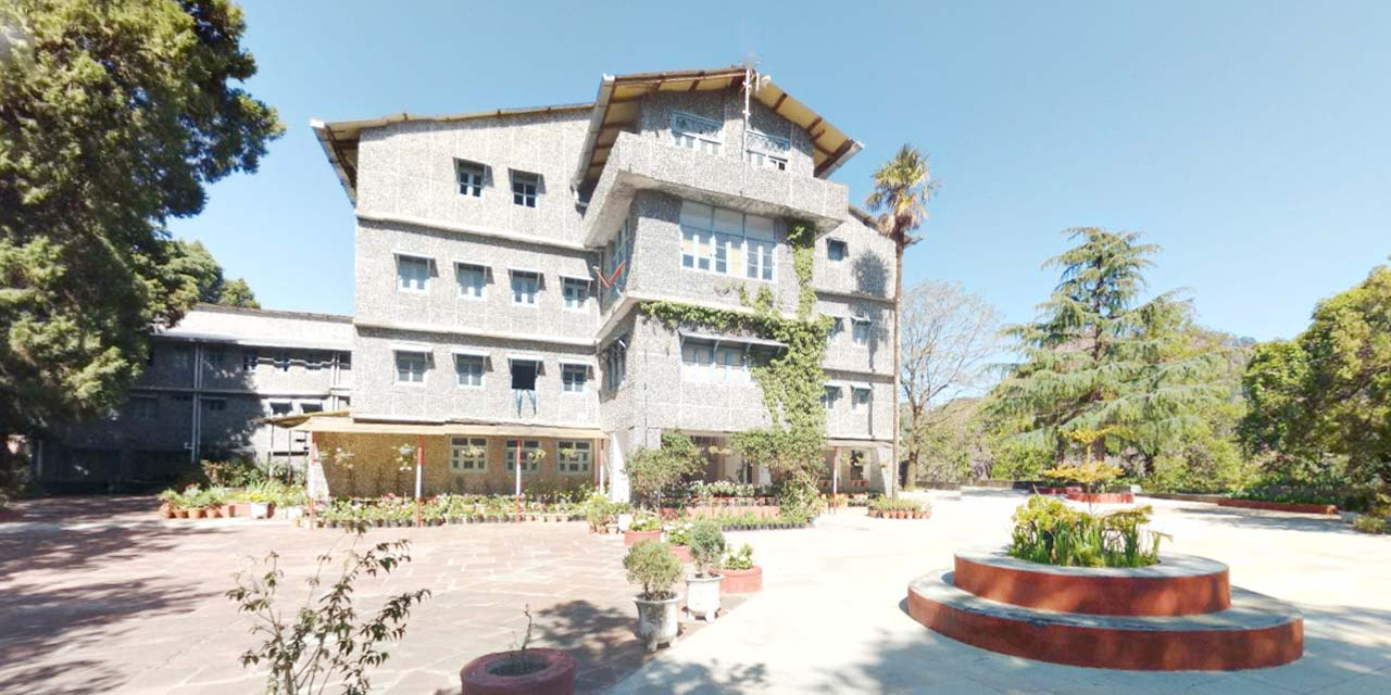 Peaceful meditation hall at Sri Aurobindo Sadhana Ashram