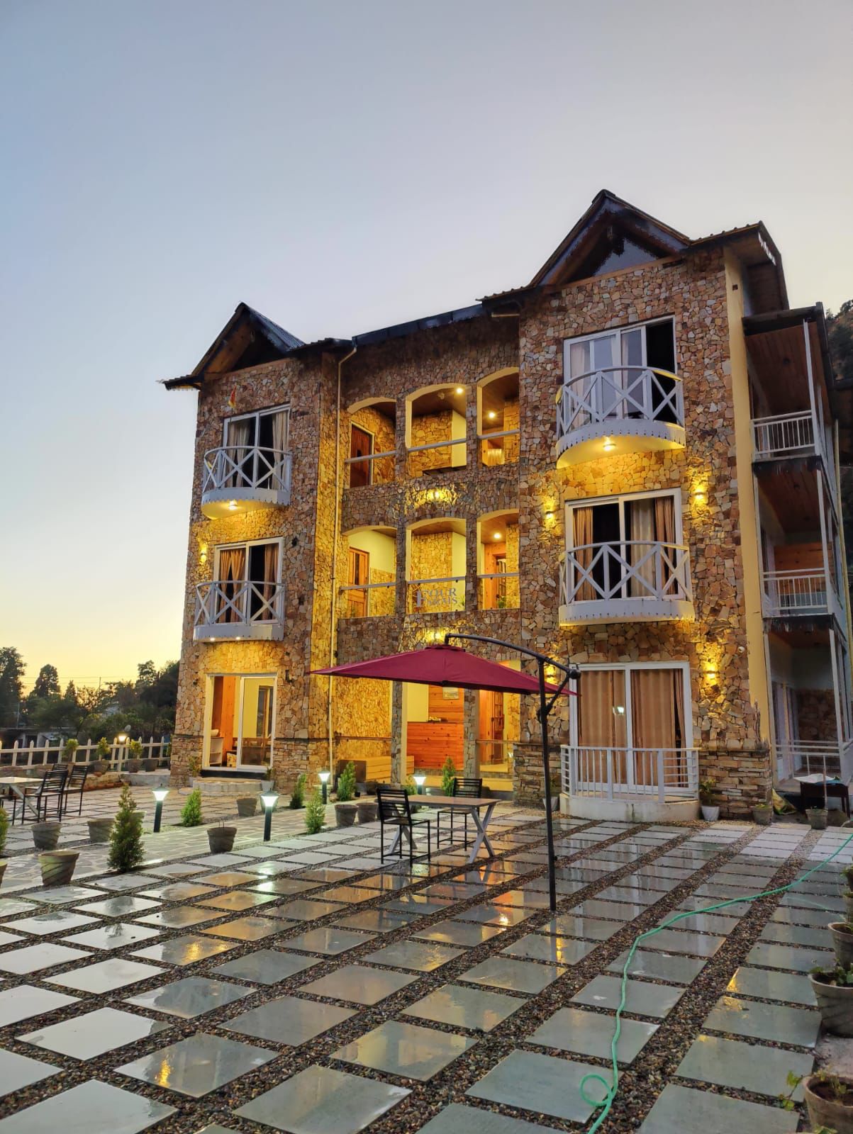 resort with balcony view, mountain view stay, private cottage Nainital